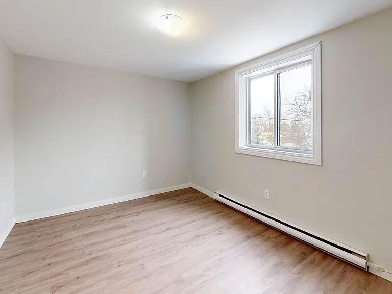 483 Christina St N — Photo 21