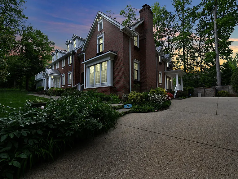 6907 Bradley Blvd — Photo 11