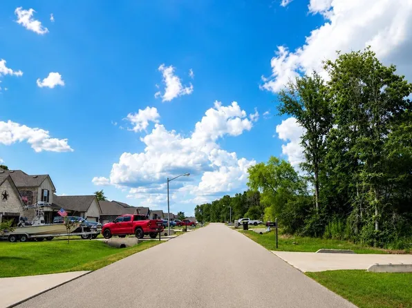 12294 Lake Conroe Hills Dr, Willis, TX 77318