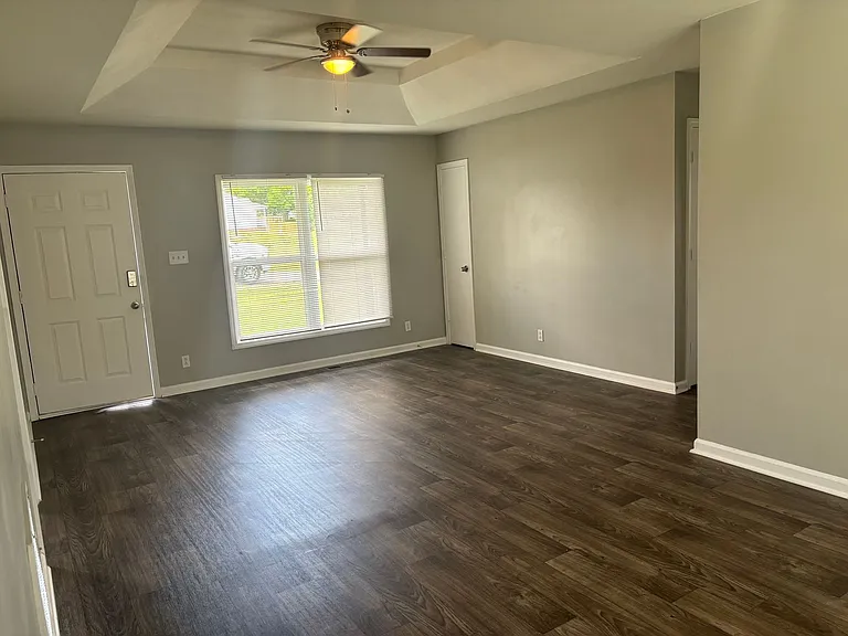 1237 Kendall Dr — Photo 7