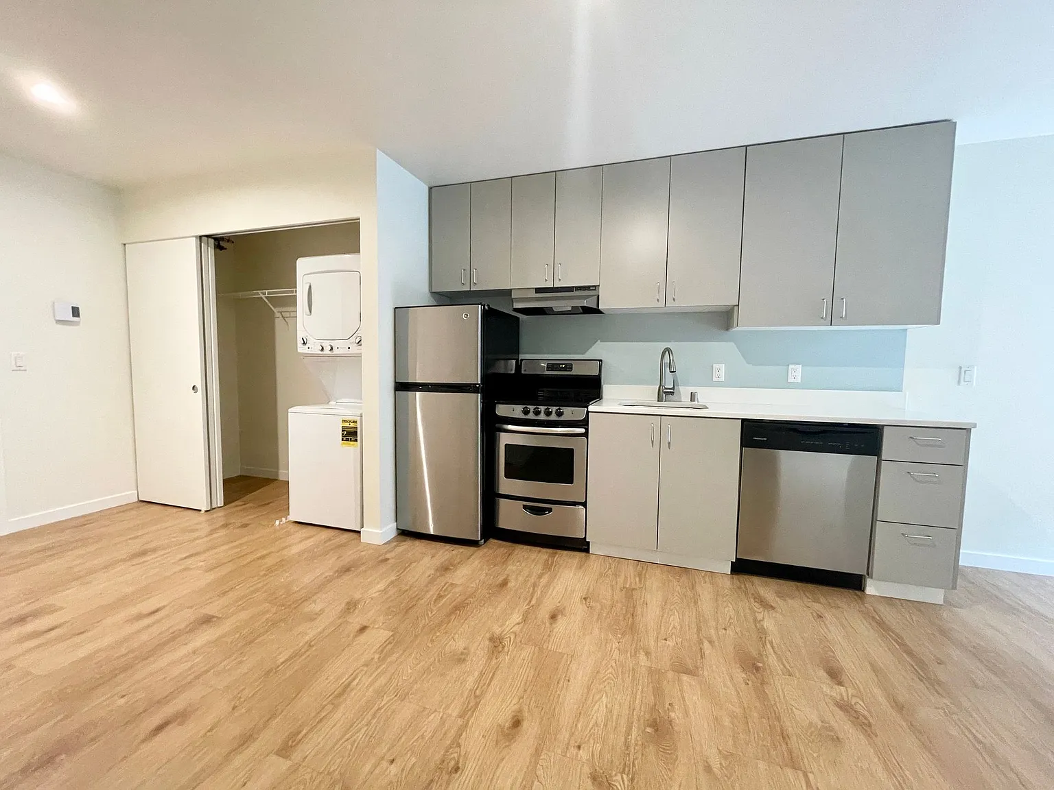 Bayview West Apartments — Photo 3