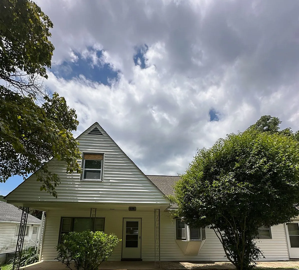 1019 S Church St — Photo 1