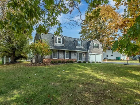 9150 Hillview Dr, Clarence, NY 14031