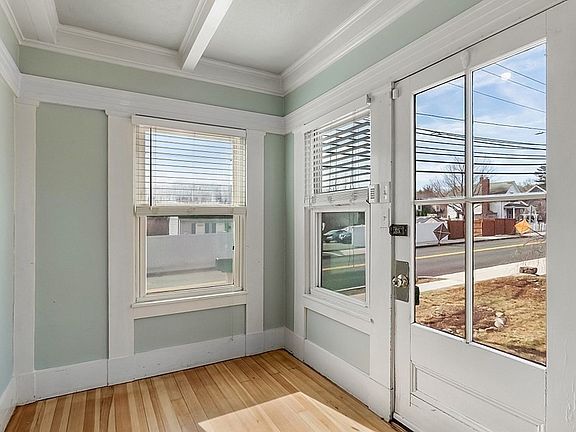 4th image of 414 Essex St