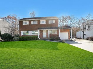 12 Chatham Rd, Commack, NY 11725