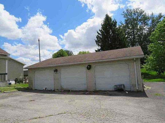 5th image of 224 Trux St