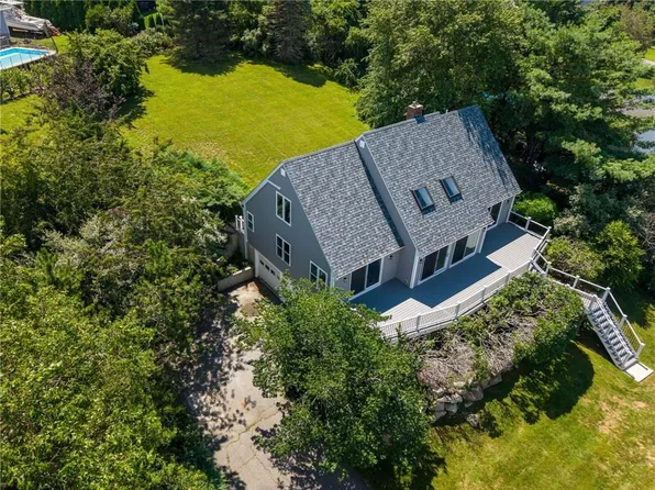 32 J H Dwyer Dr, Middletown, RI 02842