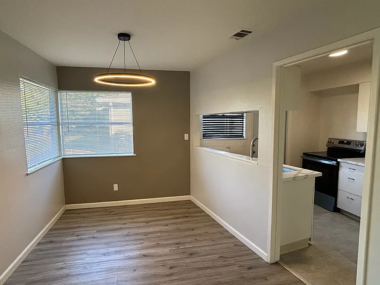 3308 Windsor Dr — Photo 6