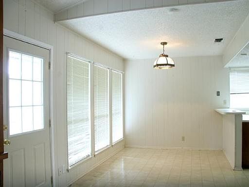 3rd image of 2818 WOODLINE DR