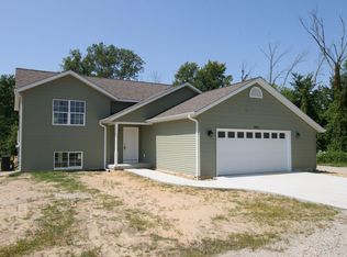 2962 57th St, Fennville, MI 49408