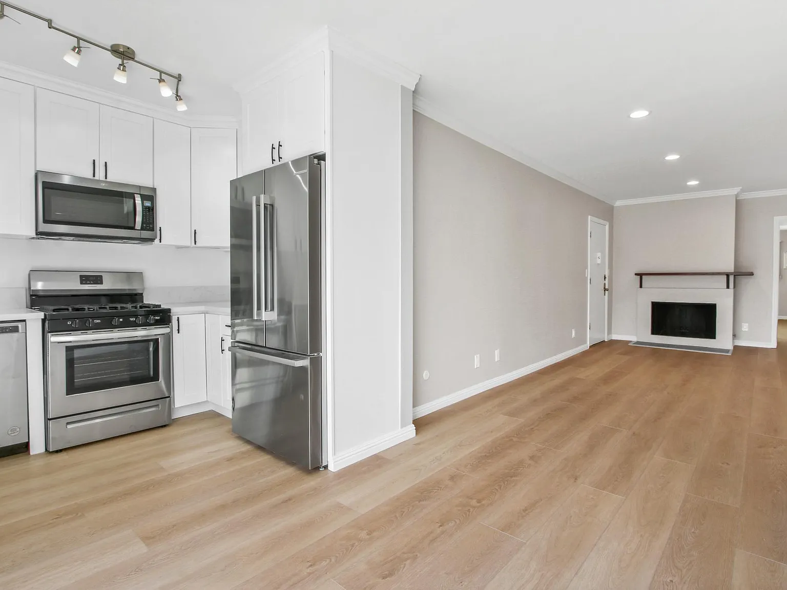 1 bed, 800 sqft, $2,595 — Photo 3