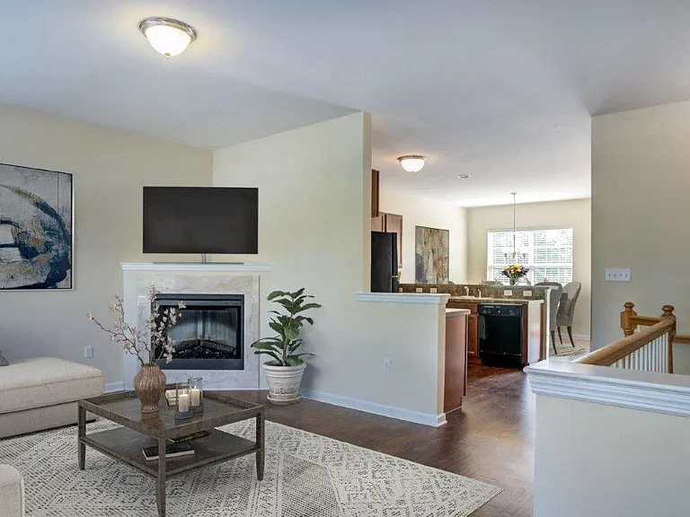 Emerald Pointe Townhomes — Photo 6