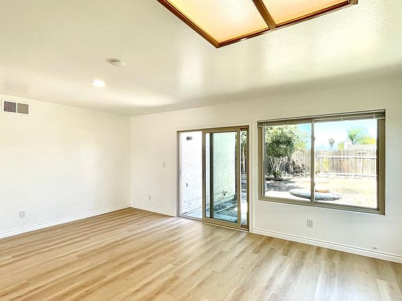 5th image of 10034 Parkdale Ave
