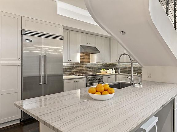 5th image of 6057 Annunciation St