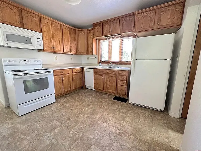 1028 Grand Ave — Photo 6
