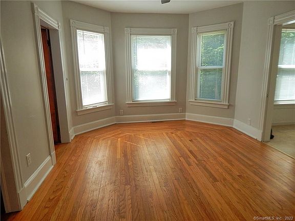 4th image of 38 Oak Ave