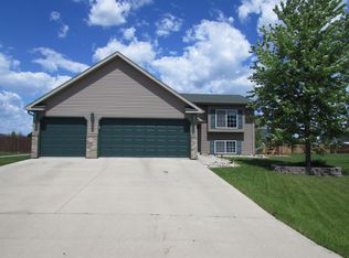 1713 Huntington Ct, West Fargo, ND 58078