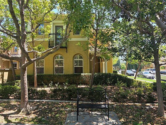 3rd image of 129 Chantilly