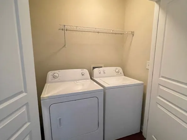 3914 Cherokee Woods Way APT 212, Knoxville, TN 37920