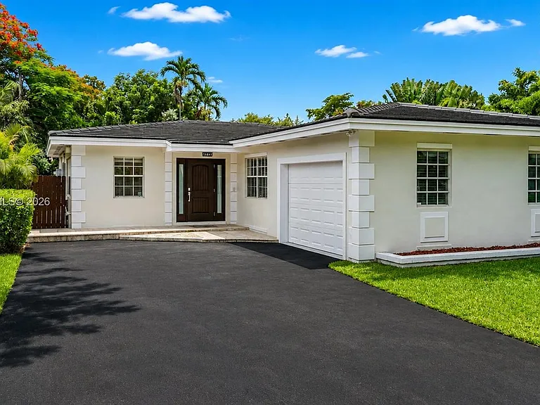 516 Gerona Ave — Photo 2
