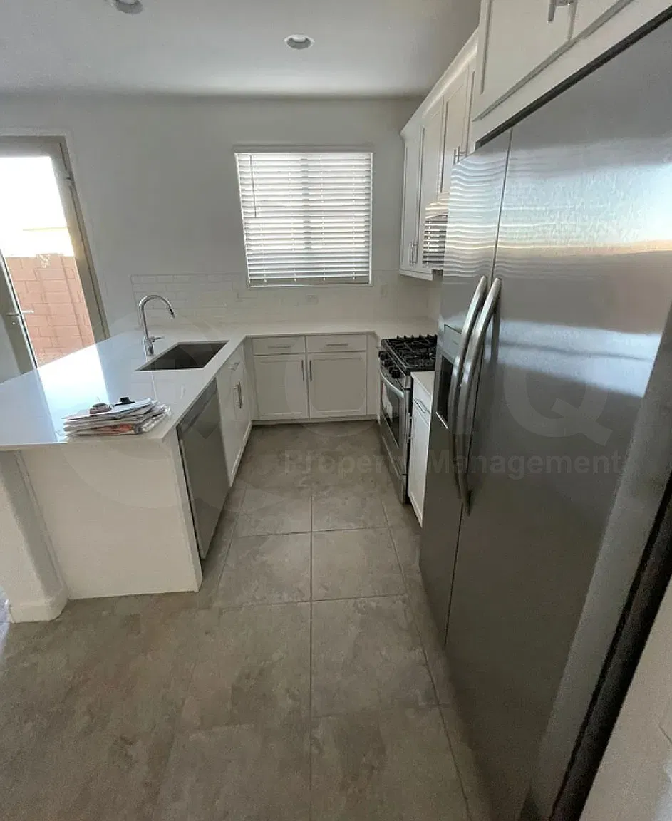 4 bed, 3.0 bath, 2518 sqft, $2,950 — Photo 2