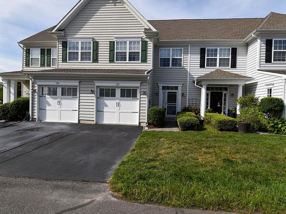 1st image of 122 E Bourne Way #102
