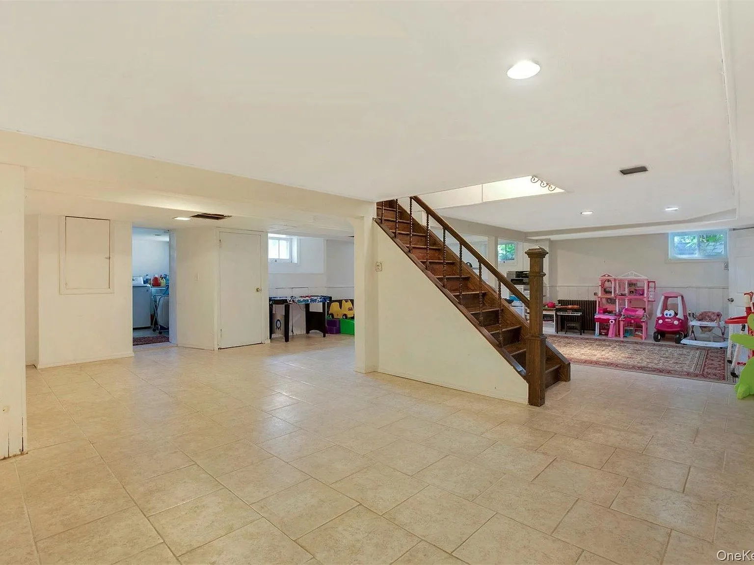 4 bed, 2.0 bath, 2380 sqft, $5,800 — Photo 3
