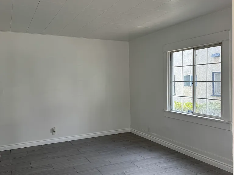 1076 Mira Mar Ave — Photo 2