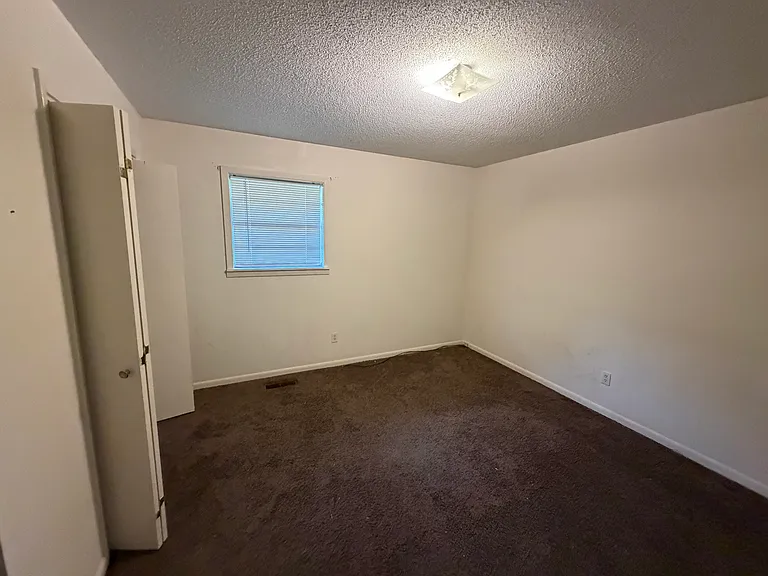 904 Randall Dr — Photo 5