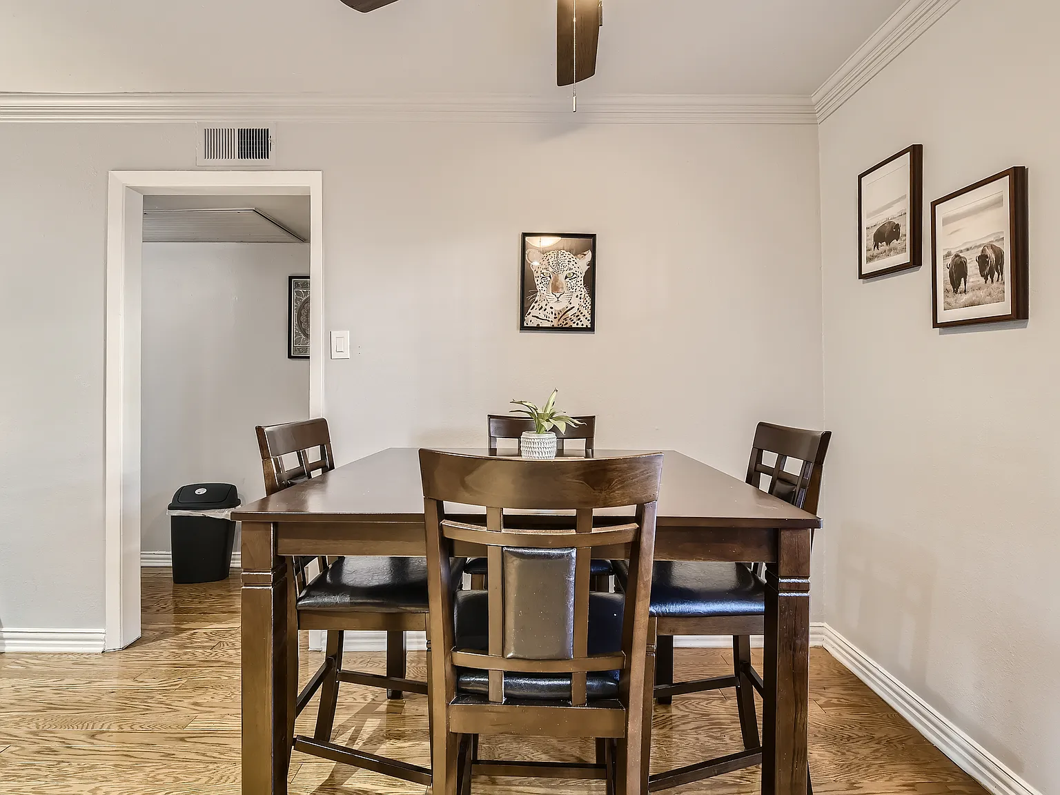 2 bed, 1010 sqft, $4,000 — Photo 2