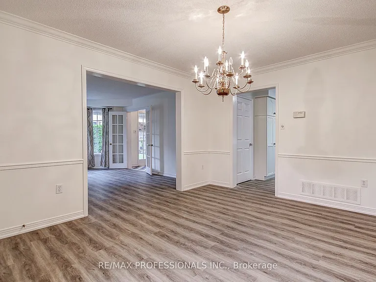 2145 Country Club Dr E #23 — Photo 5