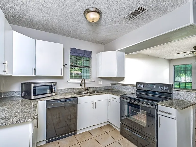 4953 Miller Ave — Photo 3