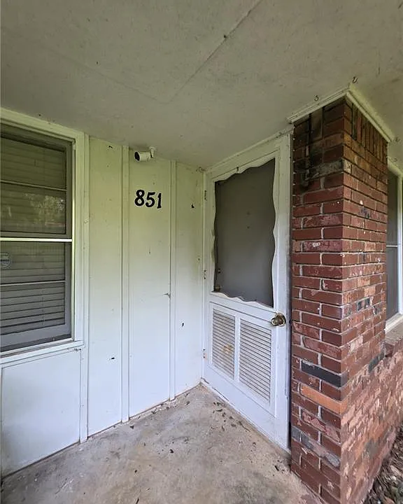 851 Rowland St