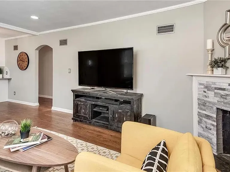 5307 W 51st St — Photo 11
