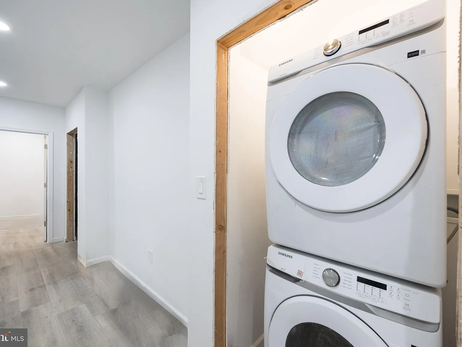948 Belmont Ave — Photo 4