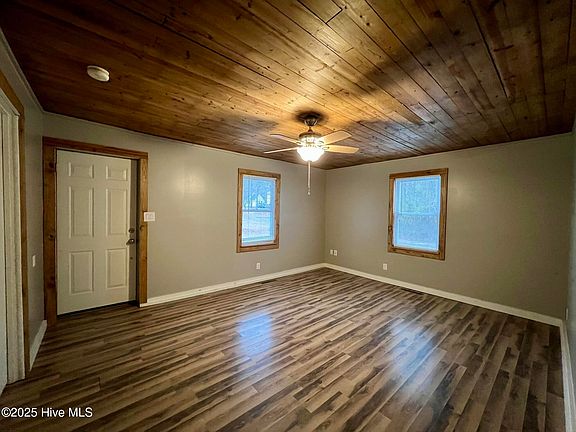 4th image of 225 Oakwood Dr