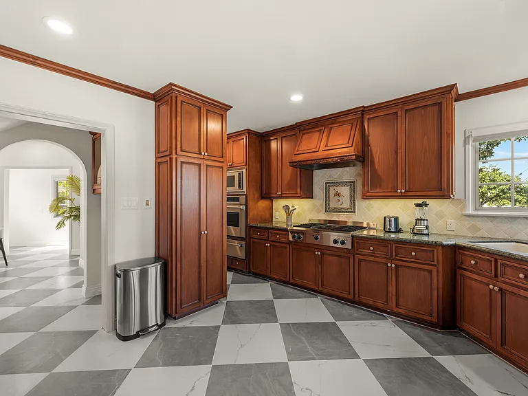8001 Alverstone Ave — Photo 42