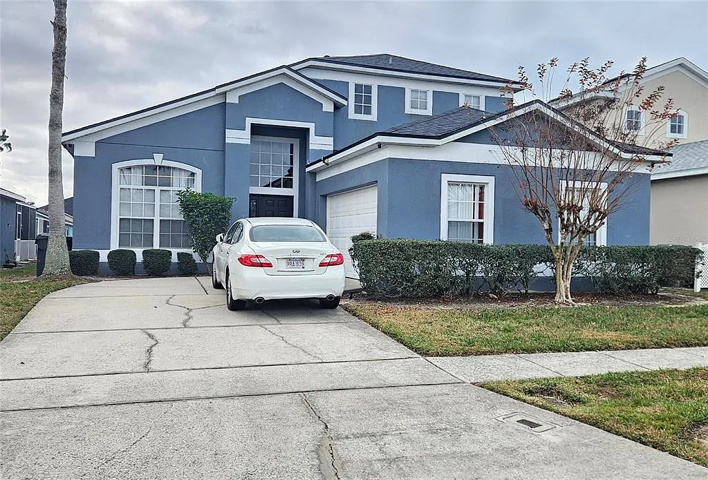 5 bed, 4.0 bath, 2376 sqft, $3,000 — Photo 1