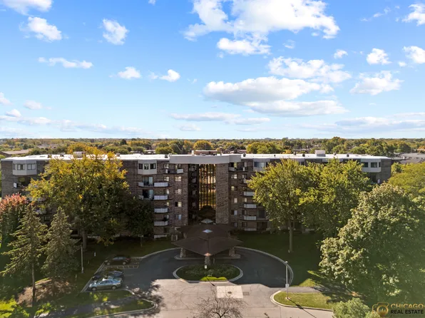 1275 Baldwin Ln #601, Palatine, IL 60074