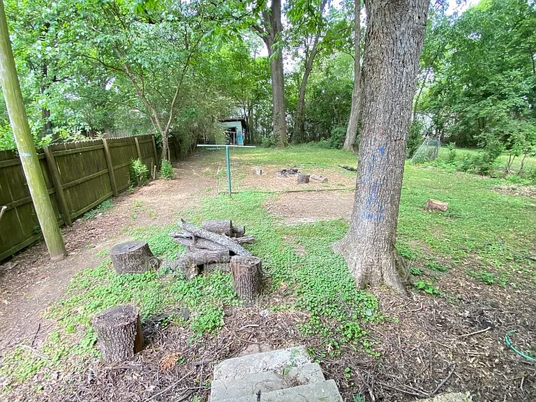 605 Houston St — Photo 37