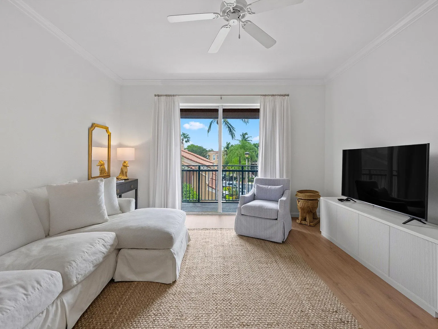 2 bed, 2.0 bath, 1174 sqft, $6,000 — Photo 4