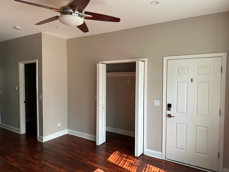 4202 N Saint Louis Ave #1 — Photo 2