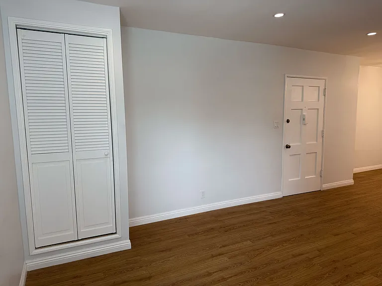 4123 1/2 W Toluca Lake Ave #4123-1/2 — Photo 7