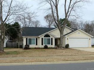 14117 Carriage Lake Dr, Charlotte, NC 28273
