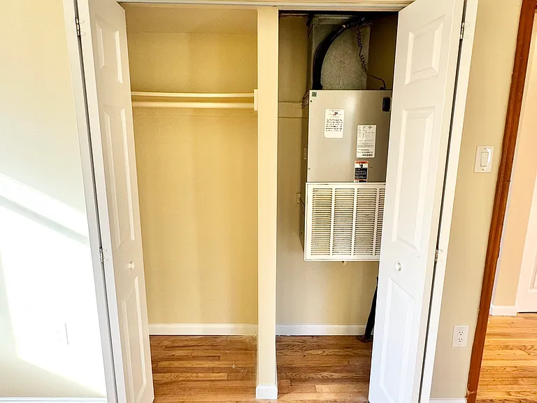 5210 E St SE #5 — Photo 12