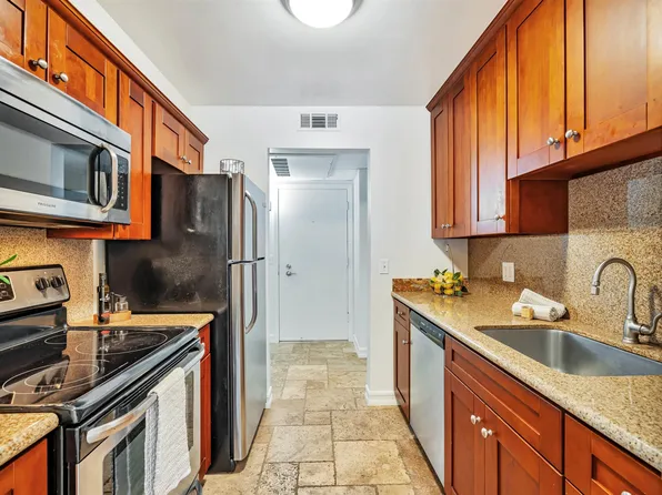 490 N Civic Dr APT 101, Walnut Creek, CA 94596