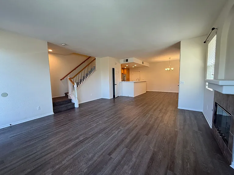 1357 Burgundy Dr — Photo 15