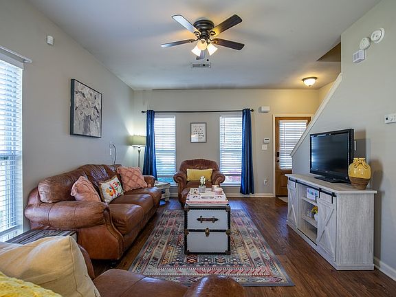 2nd image of 104 Saucer Ln #1