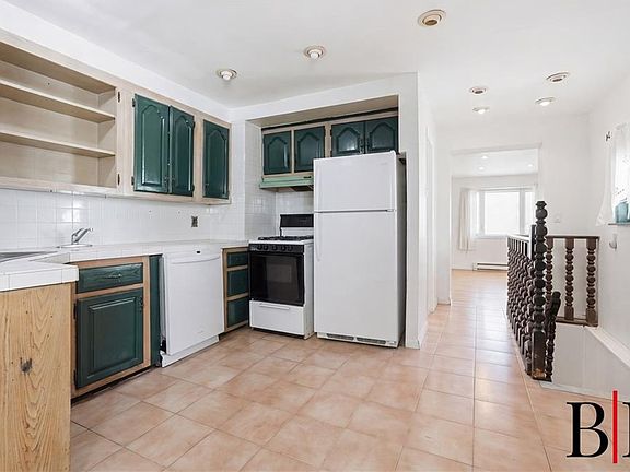 5th image of 2062 E 72nd St
