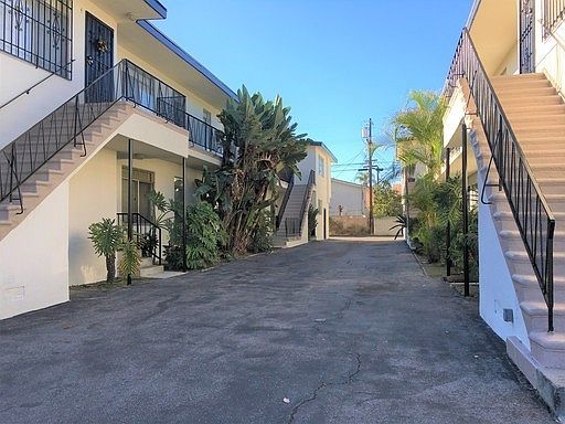 1st image of 4848 St Elmo Dr APT 4